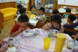 昼食 イメージ